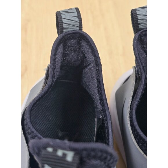 Nike Boys Flex Runner AT4662-004 Gray Running Shoes Size 4Y - Picture 5 of 9